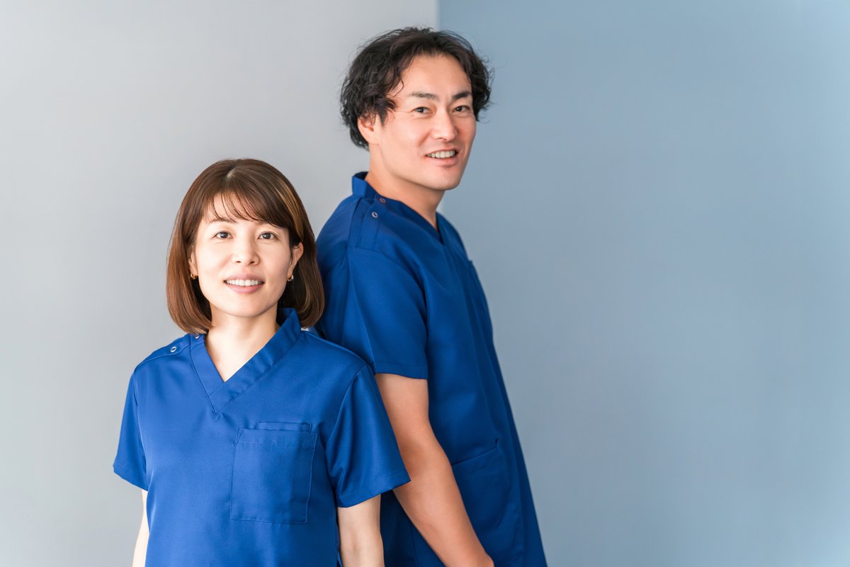 スクラブ姿の医療従事者,医療スタッフ