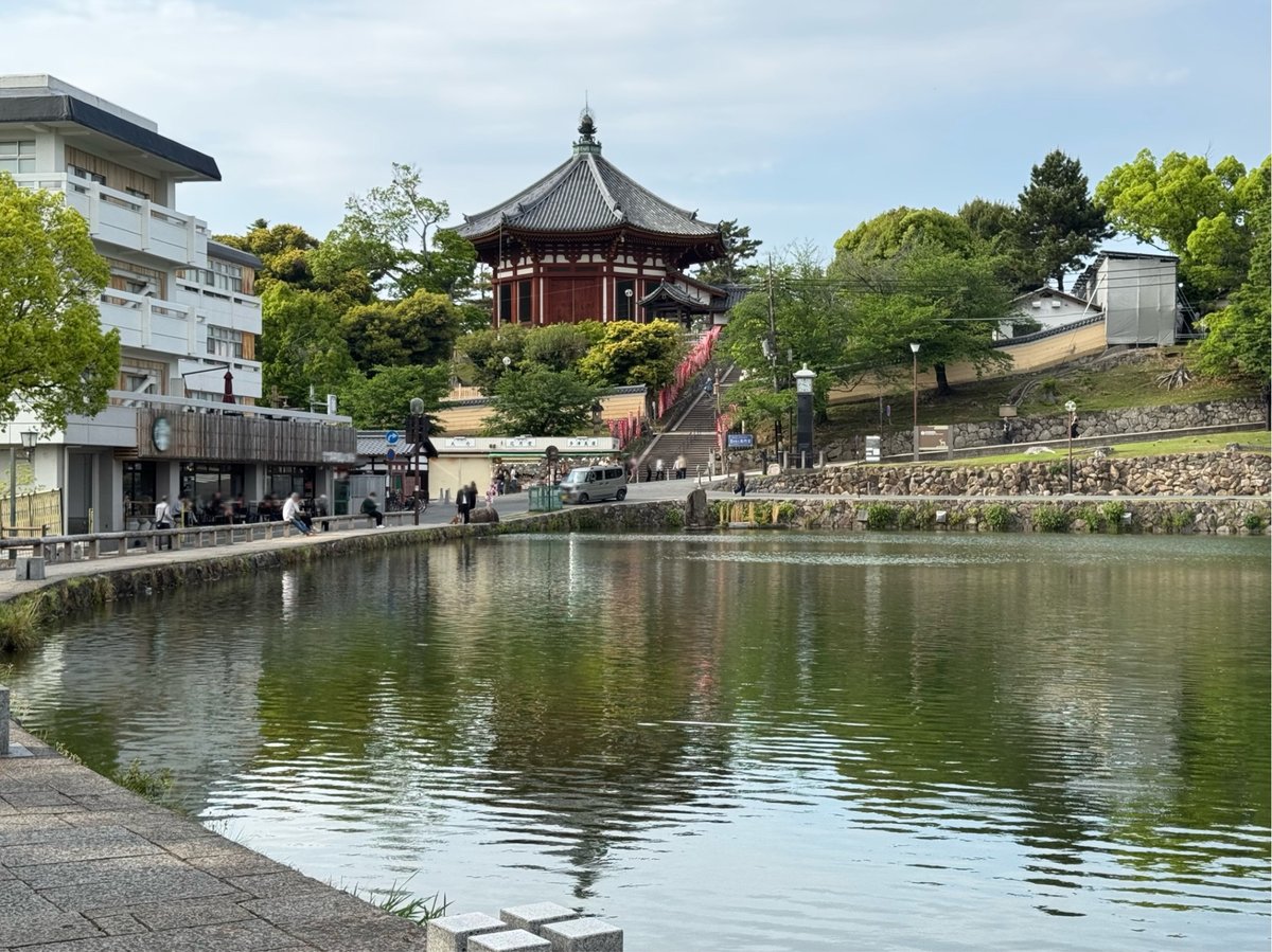 猿沢池と興福寺の南円堂